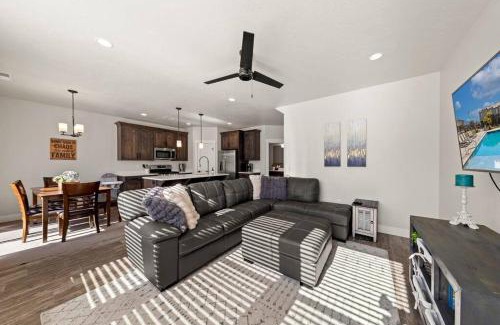 Washington Casa | Desert Oasis Hot Tub, Fire Pit, Pool,