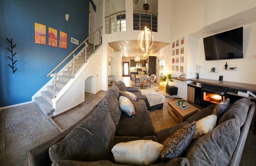 El Dorado West Casa | Desert Oasis, Spacious 4-bedroom house 2 king bed w/ Heated Pool & Jacuzzi