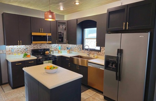 El Dorado West Casa | Desert Oasis, Spacious 4-bedroom house 2 king bed w/ Heated Pool & Jacuzzi