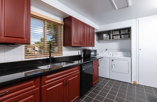 Northeast Heights Casa | Desert Oasis with a deck and private backyard
