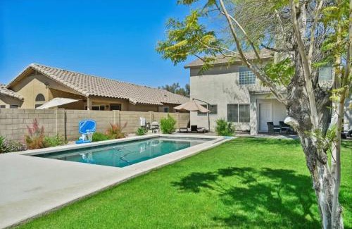 Tatum Highlands Casa | Desert Oasis with Pool & Pool Table Full Kitchen
