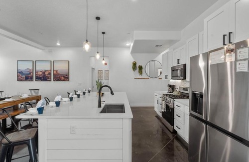 Hurricane Casa | Desert Pearl at Elim Valley Resort 4299 Private Pool, Hot Tub, Spacious Living room, and More