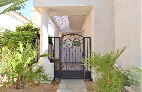 Cathedral City Casa | Desert Princess Townhouse Retreat
