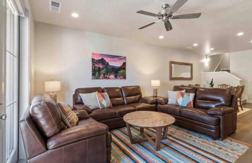 Washington Casa | Desert Retreat with Fire Pit, Pool, and Hot tub