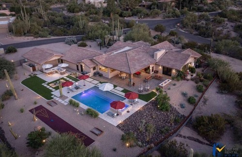 Carefree Casa | Desert Serenity Mountain Estate+ShuffleboardCourt+MountainViews+Horseshoes+HtdPool+PoolTable
