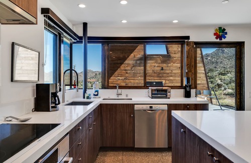 Joshua Tree Highlands Casa | Desert stunner in Joshua Tree with mountain view - near town & park entrance