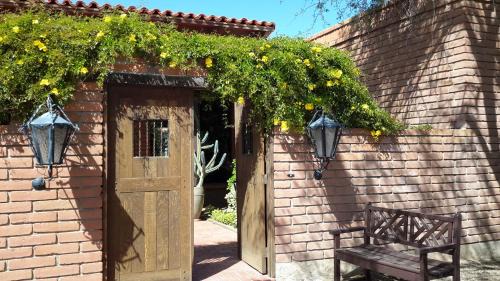 Tanque Verde Cama Y Desayuno | Desert Trails Bed & Breakfast