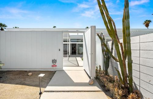 Deepwell Estates Casa | Desert Two