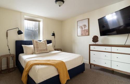 Belmont Casa | Desert Vibe 1BR in SE PDX - Local Bars & Food