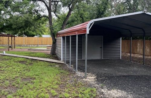 Camp Wood Casa | Desi's Hill Country Hideaway - Private Nueces River Access