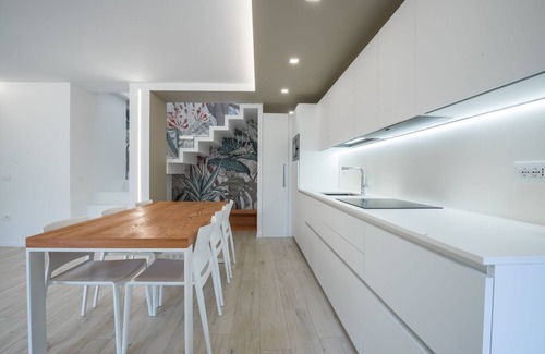 Drena Apartamento | Diseño y naturaleza, tu rincón del paraíso rodeado de vegetación