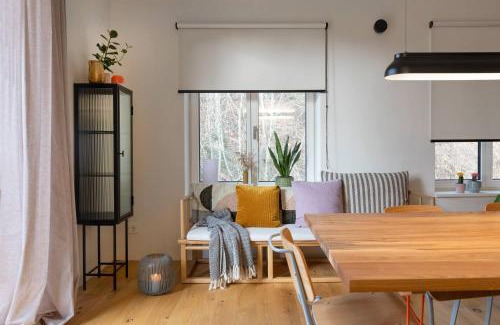 Muhldorf Apartamento | Design-Apartment mit Terrasse & Abendsonne I 71 m2 in alter Villa im Almtal I Parkplatz inklusive