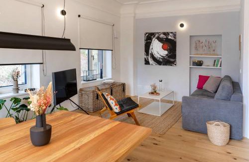 Muhldorf Apartamento | Design-Apartment mit Terrasse & Abendsonne I 71 m2 in alter Villa im Almtal I Parkplatz inklusive