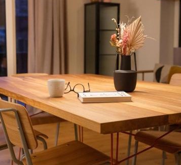 Muhldorf Apartamento | Design-Apartment mit Terrasse & Abendsonne I 71 m2 in alter Villa im Almtal I Parkplatz inklusive