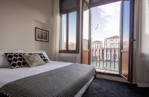 San Polo Apartamento | Design Apartment with Balcony on the Grand Canal R&R
