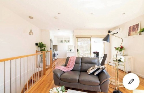 Glenroy Apartamento | Design/bright/cosy townhouse between airport &city