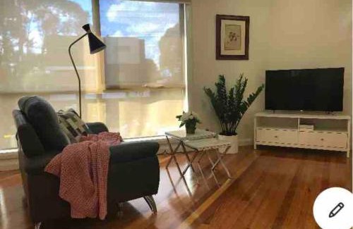 Glenroy Apartamento | Design/bright/cosy townhouse between airport &city