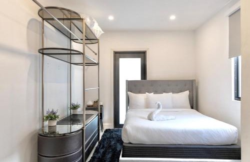 Buena Vista Casa | Design District Modern 4 BR Cloud Couch