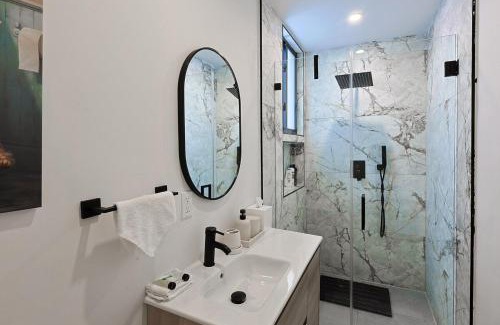 Buena Vista Casa | Design District Modern 4 BR Cloud Couch