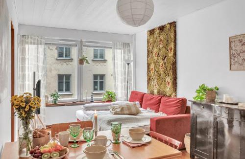 Punavuori Apartamento | Design District w Free Parking Garage, Balcony, Netflix, 200m tram&bus