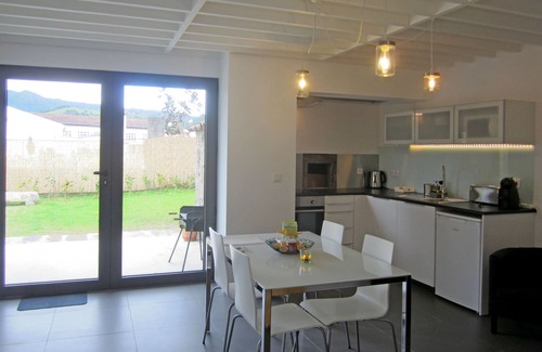 Furnas Casa | Casa de diseño con jardín privado junto a los baños termales.