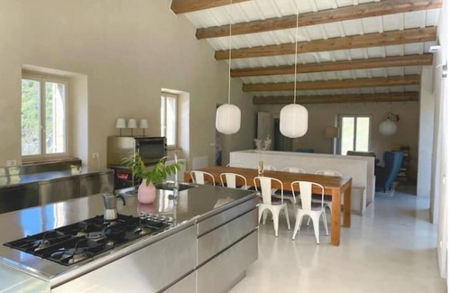 Furlo Casa | Design-landhaus mit Pool am Furlo-nationalpark