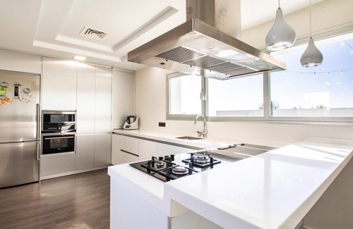 Atarfe Villa | Villa de diseño con jardín, piscina y fantásticas vistas.