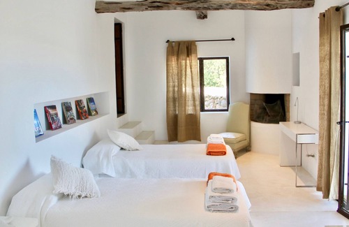 Sant Agusti des Vedra Villa | Confort diseñado / Villa en la cima. Vea 26 reseñas de cinco estrellas en Airbnb.