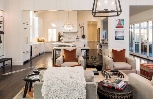 Kenwood Villa | La sofisticación urbana fresca se encuentra con la granja contemporánea y cómoda