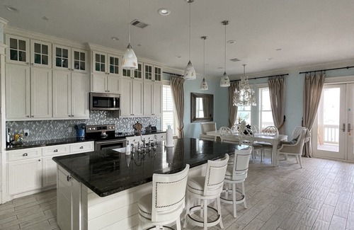 Beachside Village Casa | Designed for family gatherings! Enjoy beach views & a quick walk to the shore!