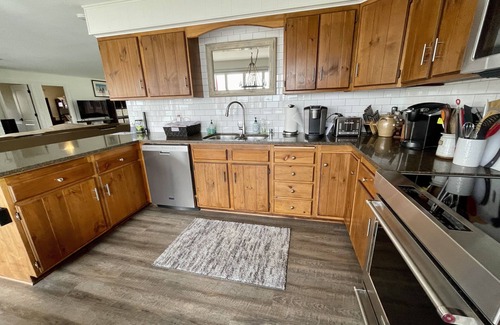 Lake Ripley Casa | DESIGNED FOR FUN! LAKEFRONT HOME - PET FRIENDLY! HOT TUB, FIRE PIT READY TO GO!