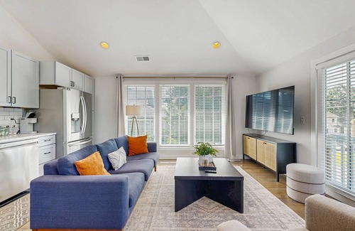 Belmont - Hillsboro Apartamento | Designer 12 South gem - full kitchen & central AC - steps to shops & dining