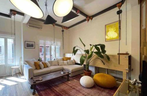 Gemmayzeh Apartamento | Designer 1BR apt in Gemmayze