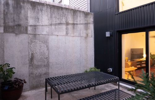 Brewerytown Apartamento | Designer 2-Bed Loft in Art Museum Area w/ Patio
