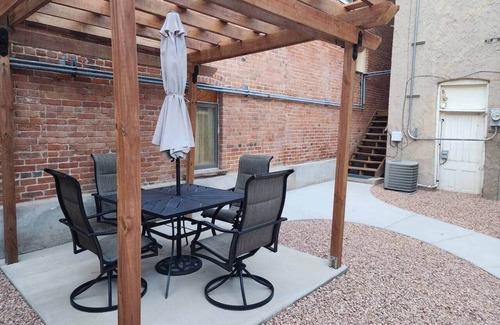 Florence Apartamento | Designer 2 Bedroom Loft on Main Street in Florence