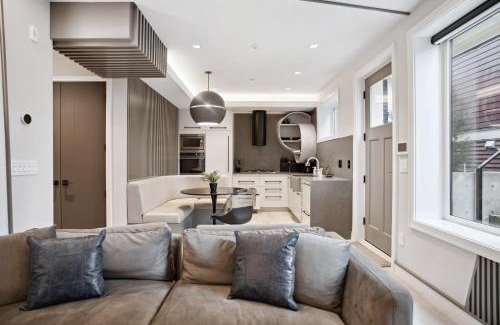 Davie Village Apartamento | Designer 2BR in Downtown Steps from Sunset Beach