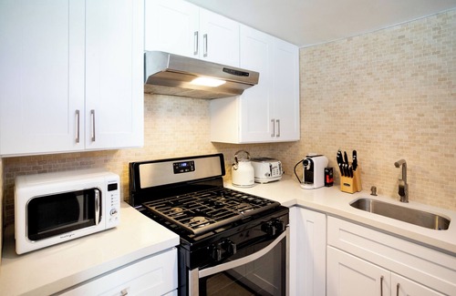 Longfellow Apartamento | Designer 3 BR Home Vintage Tubs 2 parking, near San Francisco Bay UC Berkeley