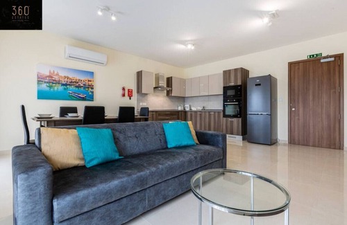 Marsaxlokk Apartamento | Designer 3BR home, w/ lovely green views & WIFI