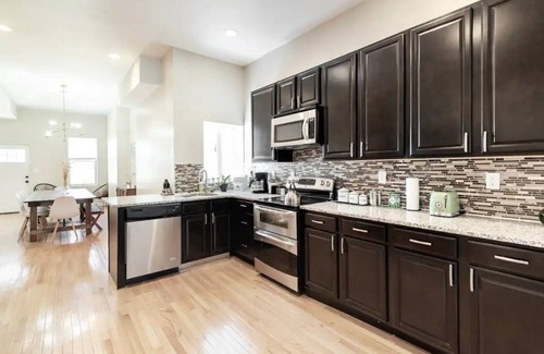 Old Goucher Casa | Designer 5-bedroom townhouse w parking on premises