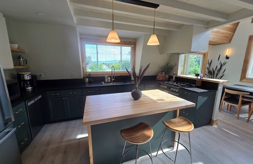 Boyne Falls Casa | Designer A Frame. Only 15 mins from Petoskey and Boyne Mountain. Stunning views.