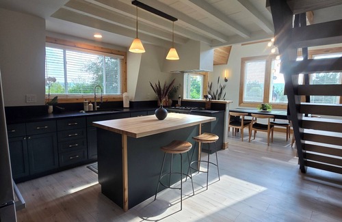 Boyne Falls Casa | Designer A Frame. Only 15 mins from Petoskey and Boyne Mountain. Stunning views.