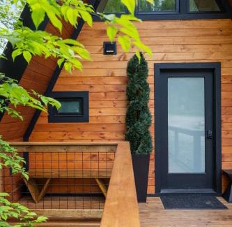 Johnson Casa | Designer A-Frame Treehouse with hot tub on river