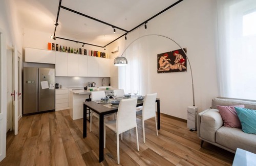 Est Apartamento | Designer abode with projector Self check-in