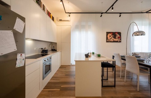 Est Apartamento | Designer abode with projector Self check-in