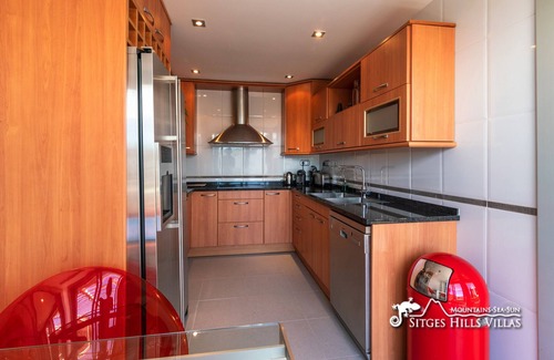 Sant Pere de Ribes Apartamento | Apartamento de diseño Casa Del Mar con aire acondicionado, piscina comunitaria y vistas al mar