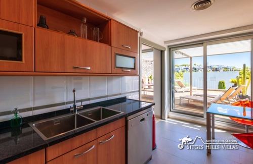Sant Pere de Ribes Apartamento | Apartamento de diseño Casa Del Mar con aire acondicionado, piscina comunitaria y vistas al mar