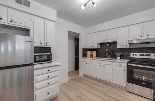 North Central Omaha Apartamento | Designer Apartment in the Heart of Omaha!