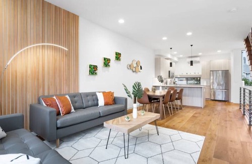 Ballard Casa | Designer Ballard 3B2B Home w/ Rooftop & Parking