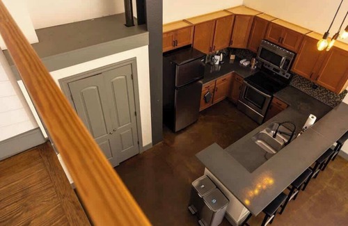 Roanoke Apartamento | Designer brick loft in downtown