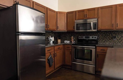 Roanoke Apartamento | Designer brick loft in downtown